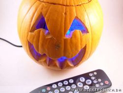 Color-changing halloween pumpkin