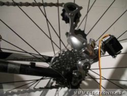 Electronic gear shifter for bicycle